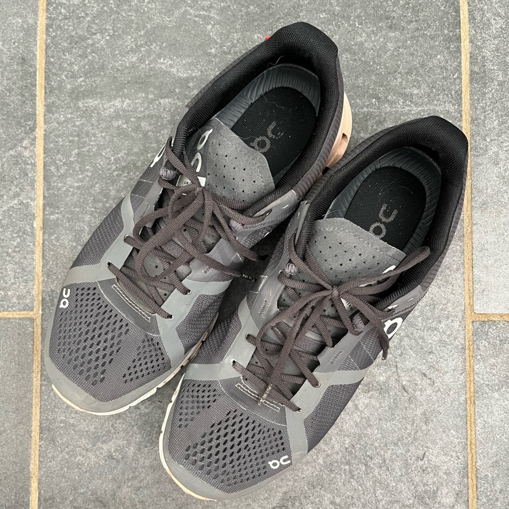 On Running Shoe Sneaker - Rock/Rose